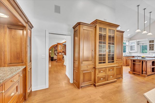 625 E Juniper LANE, Mequon, WI 53092