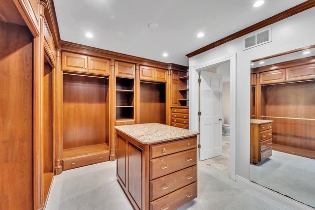 625 E Juniper LANE, Mequon, WI 53092