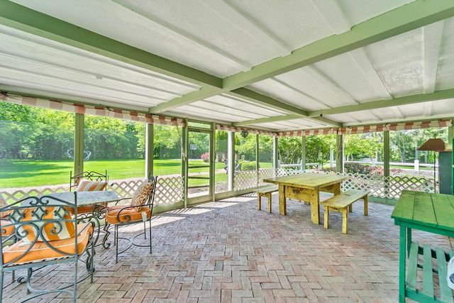 625 E Juniper LANE, Mequon, WI 53092