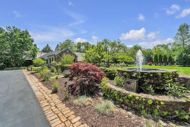 625 E Juniper LANE, Mequon, WI 53092