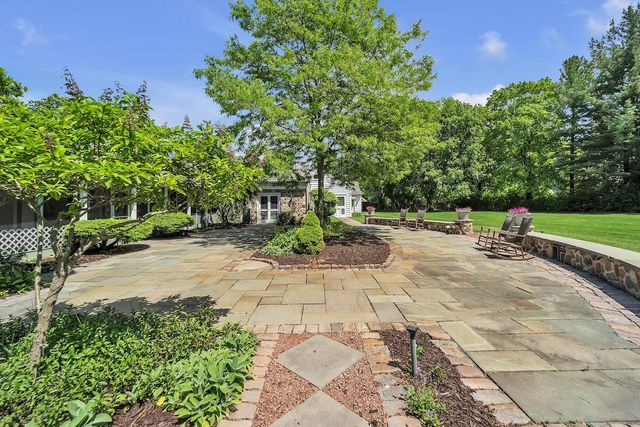 625 E Juniper LANE, Mequon, WI 53092