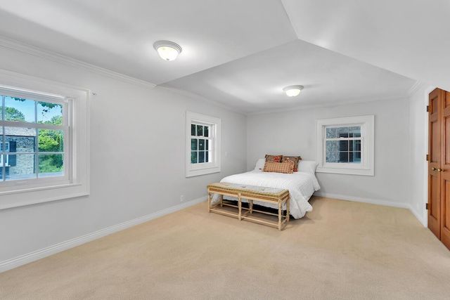 625 E Juniper LANE, Mequon, WI 53092