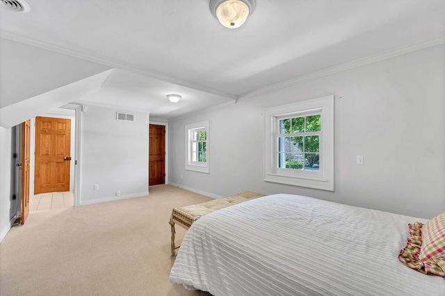 625 E Juniper LANE, Mequon, WI 53092