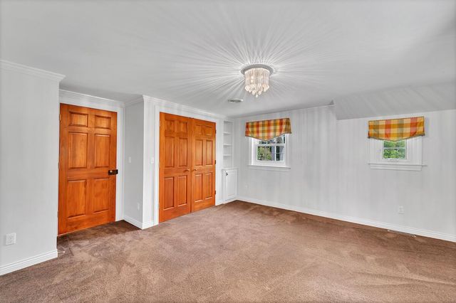 625 E Juniper LANE, Mequon, WI 53092