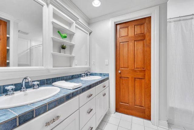 625 E Juniper LANE, Mequon, WI 53092