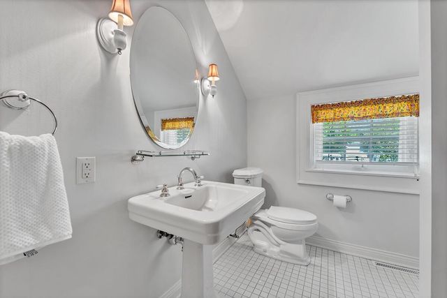 625 E Juniper LANE, Mequon, WI 53092