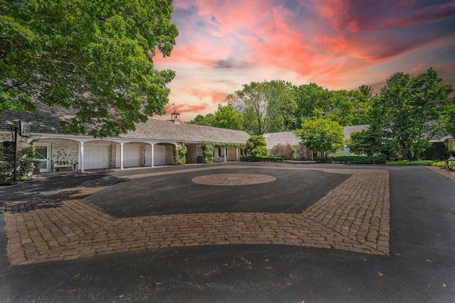 625 E Juniper LANE, Mequon, WI 53092