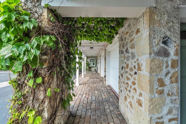 625 E Juniper LANE, Mequon, WI 53092