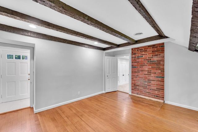 625 E Juniper LANE, Mequon, WI 53092