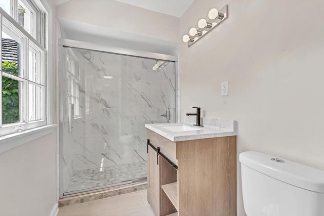 625 E Juniper LANE, Mequon, WI 53092