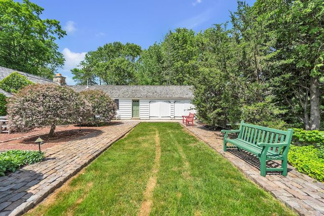 625 E Juniper LANE, Mequon, WI 53092