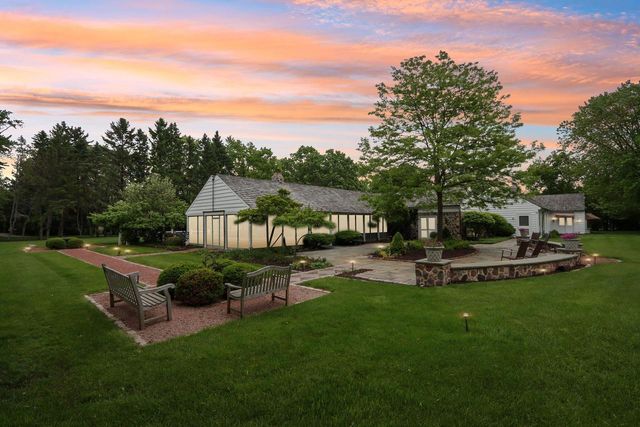 625 E Juniper LANE, Mequon, WI 53092