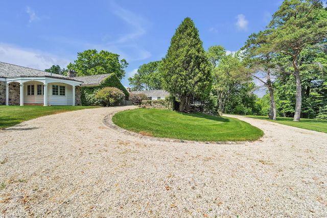 625 E Juniper LANE, Mequon, WI 53092