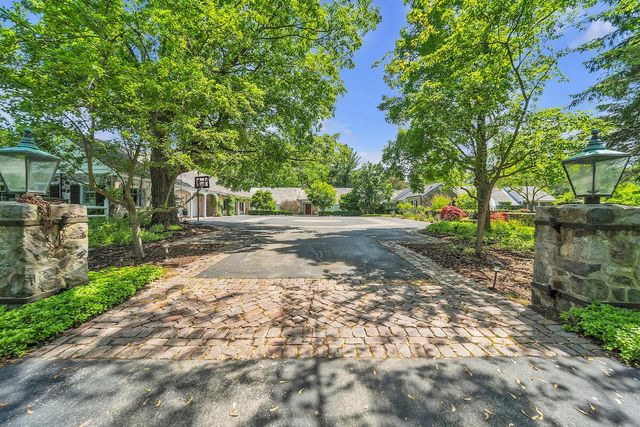 625 E Juniper LANE, Mequon, WI 53092