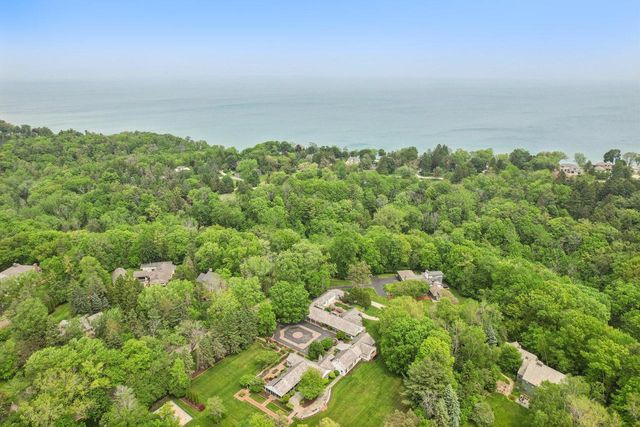 625 E Juniper LANE, Mequon, WI 53092