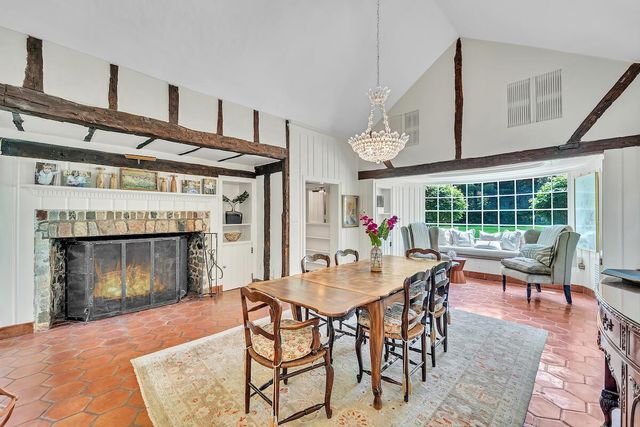 625 E Juniper LANE, Mequon, WI 53092