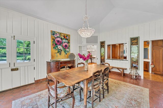 625 E Juniper LANE, Mequon, WI 53092