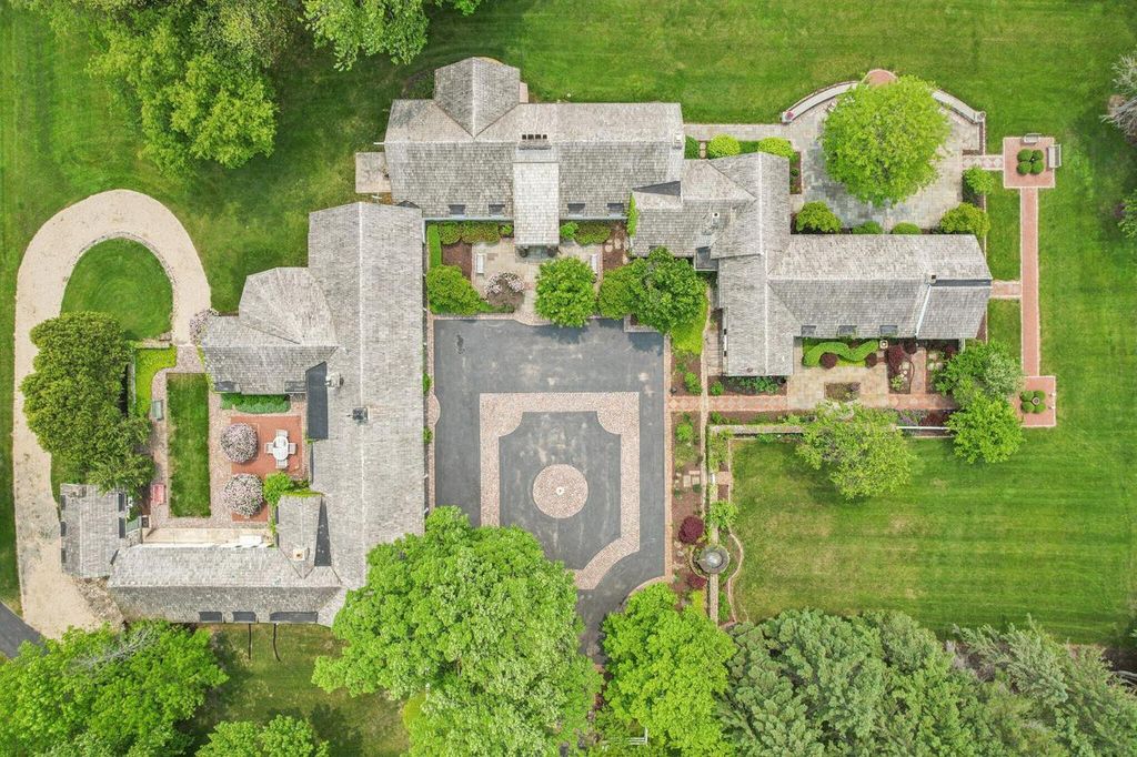 625 E Juniper LANE, Mequon, WI 53092