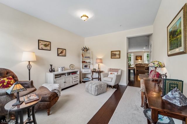 24 Pineview Dr, Waldwick Boro, NJ 07463