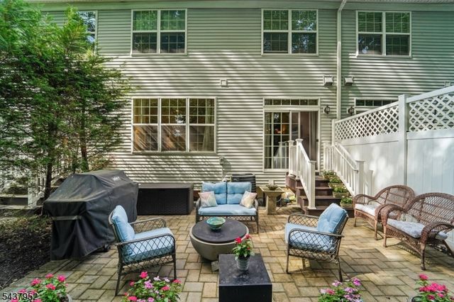 24 Pineview Dr, Waldwick Boro, NJ 07463
