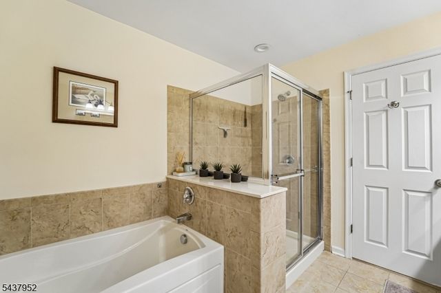 24 Pineview Dr, Waldwick Boro, NJ 07463