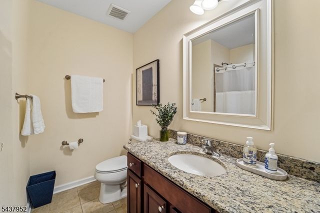 24 Pineview Dr, Waldwick Boro, NJ 07463