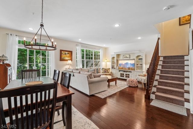 24 Pineview Dr, Waldwick Boro, NJ 07463