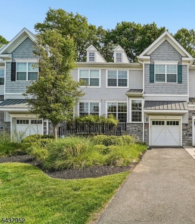 24 Pineview Dr, Waldwick Boro, NJ 07463