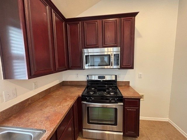 8135 Tierra Del Sol Road, Arlington, TX 76002