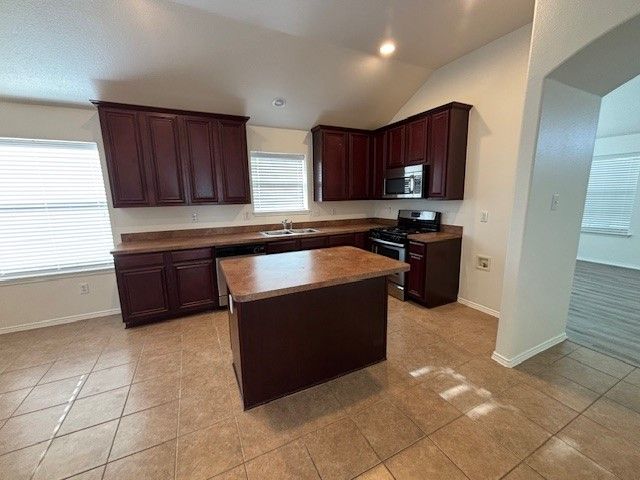 8135 Tierra Del Sol Road, Arlington, TX 76002