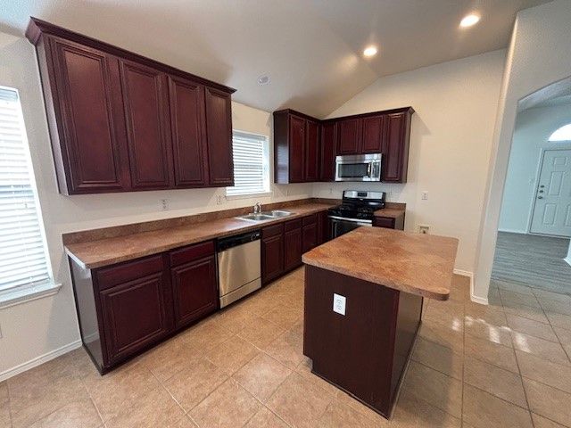 8135 Tierra Del Sol Road, Arlington, TX 76002