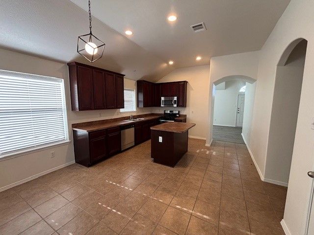 8135 Tierra Del Sol Road, Arlington, TX 76002