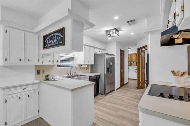 9 Devonshire Drive, Conroe, TX 77304