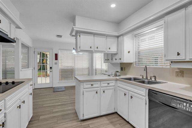 9 Devonshire Drive, Conroe, TX 77304