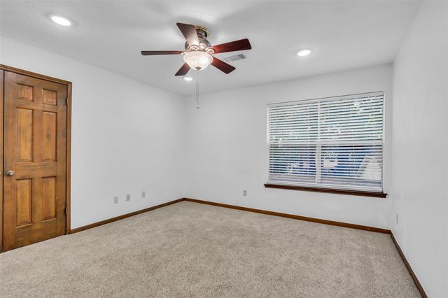 9 Devonshire Drive, Conroe, TX 77304