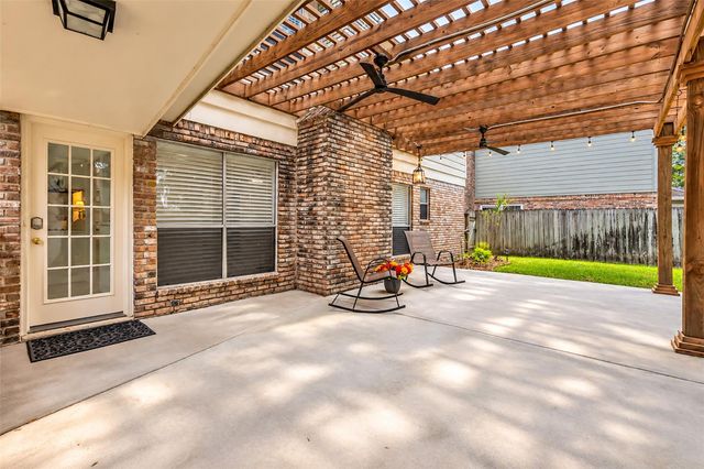 9 Devonshire Drive, Conroe, TX 77304