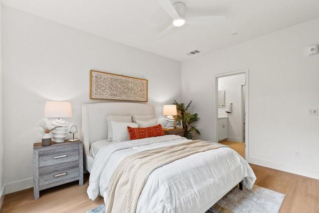 947 Woodside Road, Redwood City, CA 94061