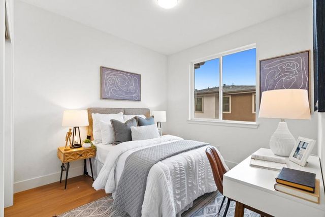 947 Woodside Road, Redwood City, CA 94061