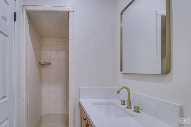 1720 Montgomery Avenue, Bakersfield, CA 93304