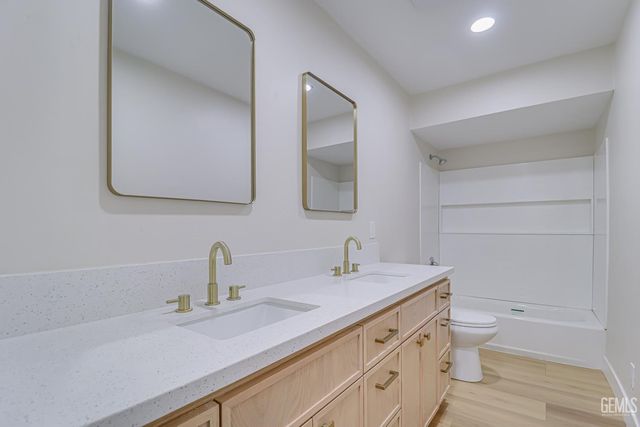 1720 Montgomery Avenue, Bakersfield, CA 93304