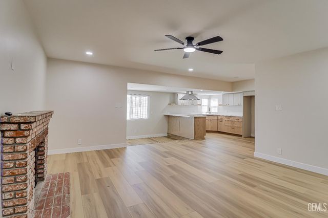 1720 Montgomery Avenue, Bakersfield, CA 93304