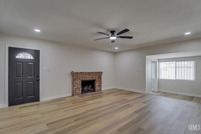 1720 Montgomery Avenue, Bakersfield, CA 93304