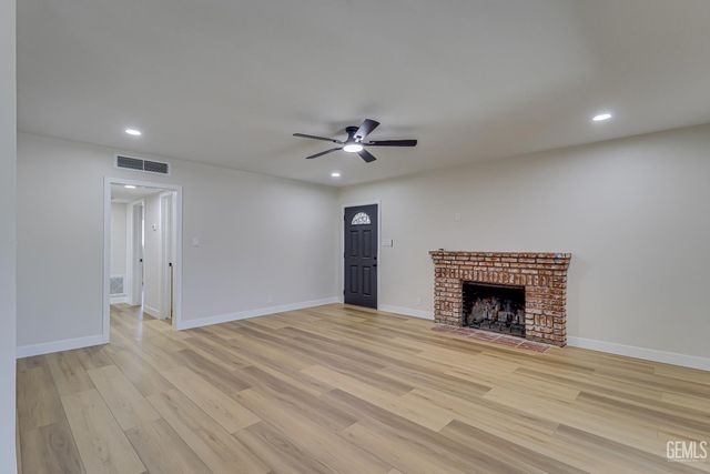 1720 Montgomery Avenue, Bakersfield, CA 93304