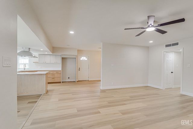 1720 Montgomery Avenue, Bakersfield, CA 93304