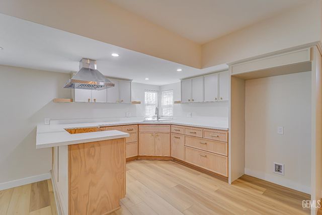 1720 Montgomery Avenue, Bakersfield, CA 93304