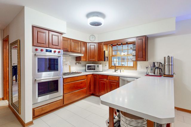 1803 River Ridge Circle, Naperville, IL 60565