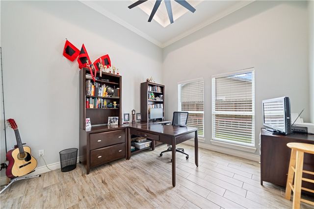 4041 Ranch Lake Dr, Corpus Christi, TX 78413