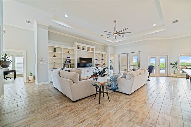 4041 Ranch Lake Dr, Corpus Christi, TX 78413
