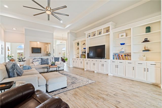 4041 Ranch Lake Dr, Corpus Christi, TX 78413