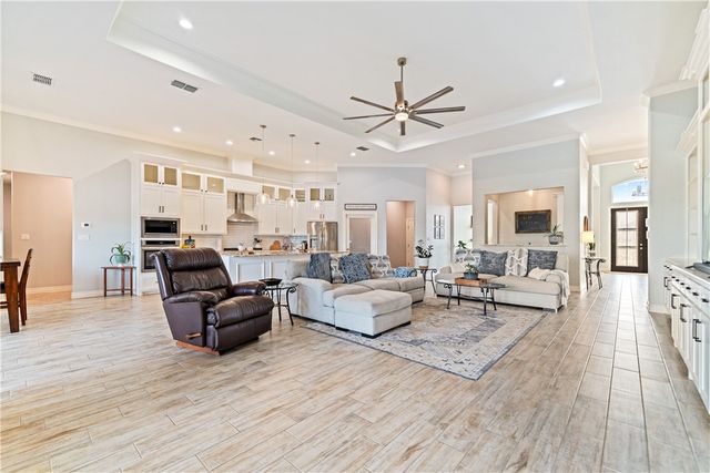 4041 Ranch Lake Dr, Corpus Christi, TX 78413
